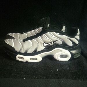 Nike Air Max Plus Metallic Silver and Black Size 7